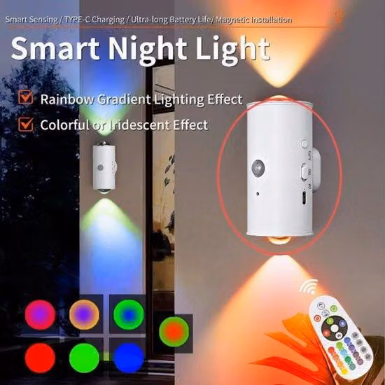 Due lampade notturne a LED con spina, ciascuna dotata di telecomando, interruttore, luminosità regolabile da 5 a 300 lumen e temperatura di colore di 2700 K.