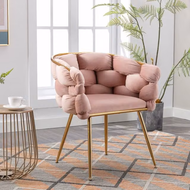 Sedia elegante e moderna con rivestimento in velluto e struttura metallica color oro per soggiorno, camera da letto e sala da pranzo