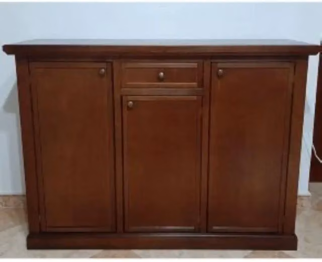 Credenza color noce con 3 ante 1 cassetto in stile classico in legno massello e mdf con rifinitura in noce lucido 120x40x88 H