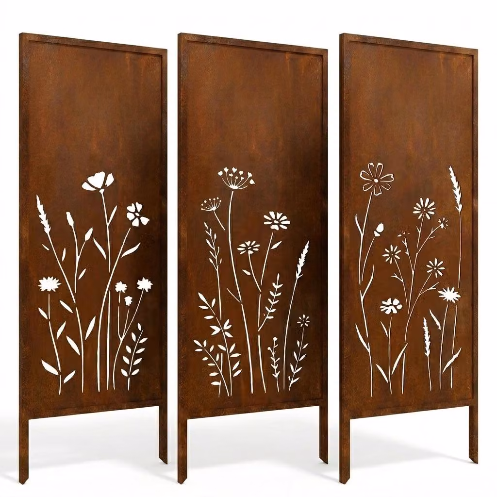 Pannello decorativo da giardino in stile rustico, "Prato fiorito" (3 pezzi), dimensioni 160x50 cm, aspetto Corten, schermo divisorio in acciaio tagliato al laser, design moderno per il giardino