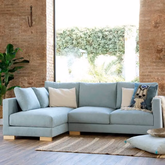 Sofà lettino Milú Banak a 3 posti con chaise longue sinistra, modello moderno in tessuto blu con cuscini inclusi e coperture rimovibili