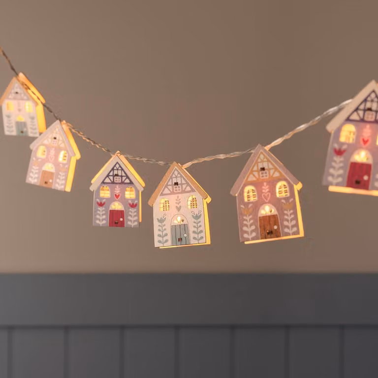 Catena luminosa con 10 casette in legno, lunghezza 1,30 metri, luci LED bianco caldo, timer integrato