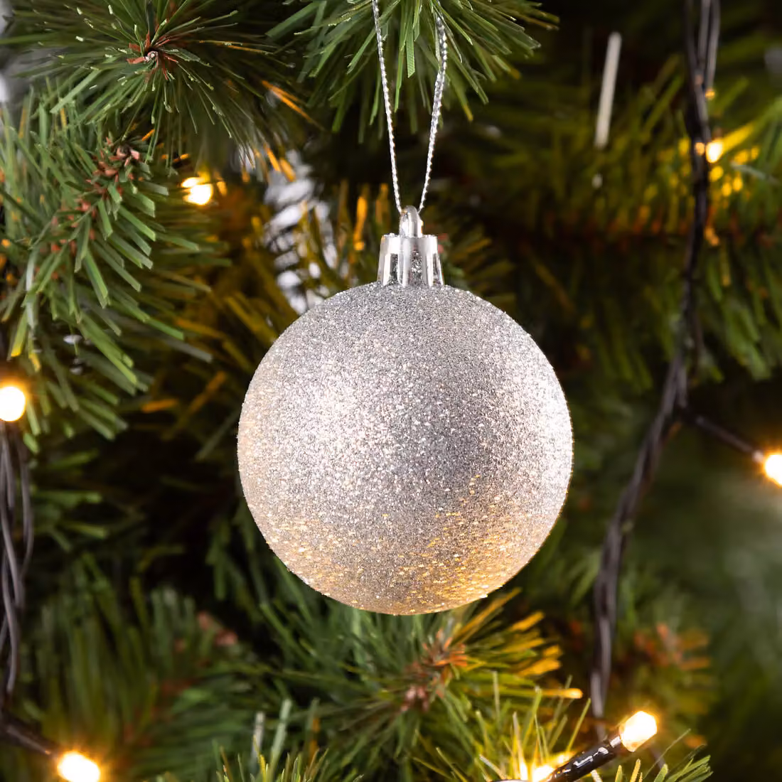 Set di 24 palline per albero di Natale Casaria argento in plastica con design geometrico e glamour – 2
