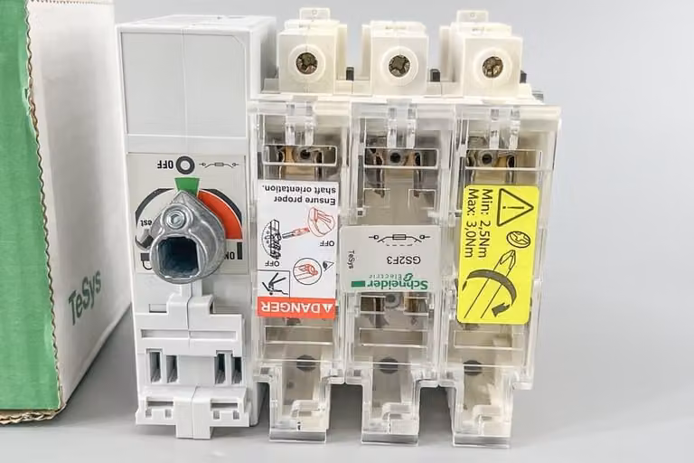 Sezionatore con fusibili Schneider Electric TeSys GS2F, 3 poli, 50 A, DIN 14x51 mm GS2F3