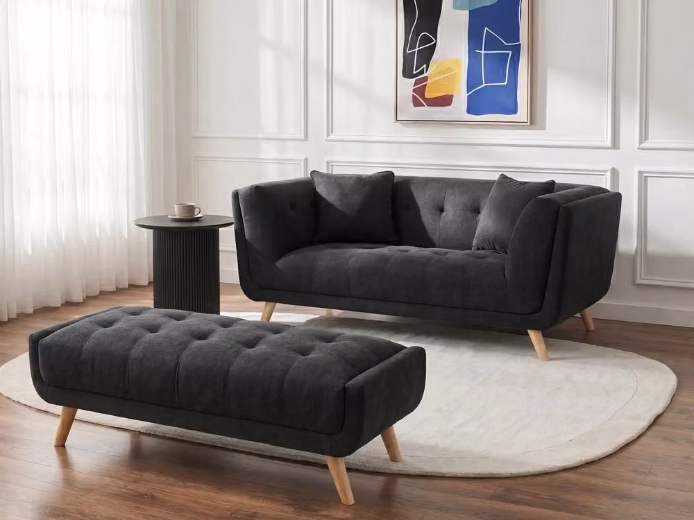 Divano a due posti BELIANI in tessuto nero con poggiapiedi coordinato e cuscini decorativi stile retrò L: 176 cm, P: 78 cm, H: 72 cm – 2
