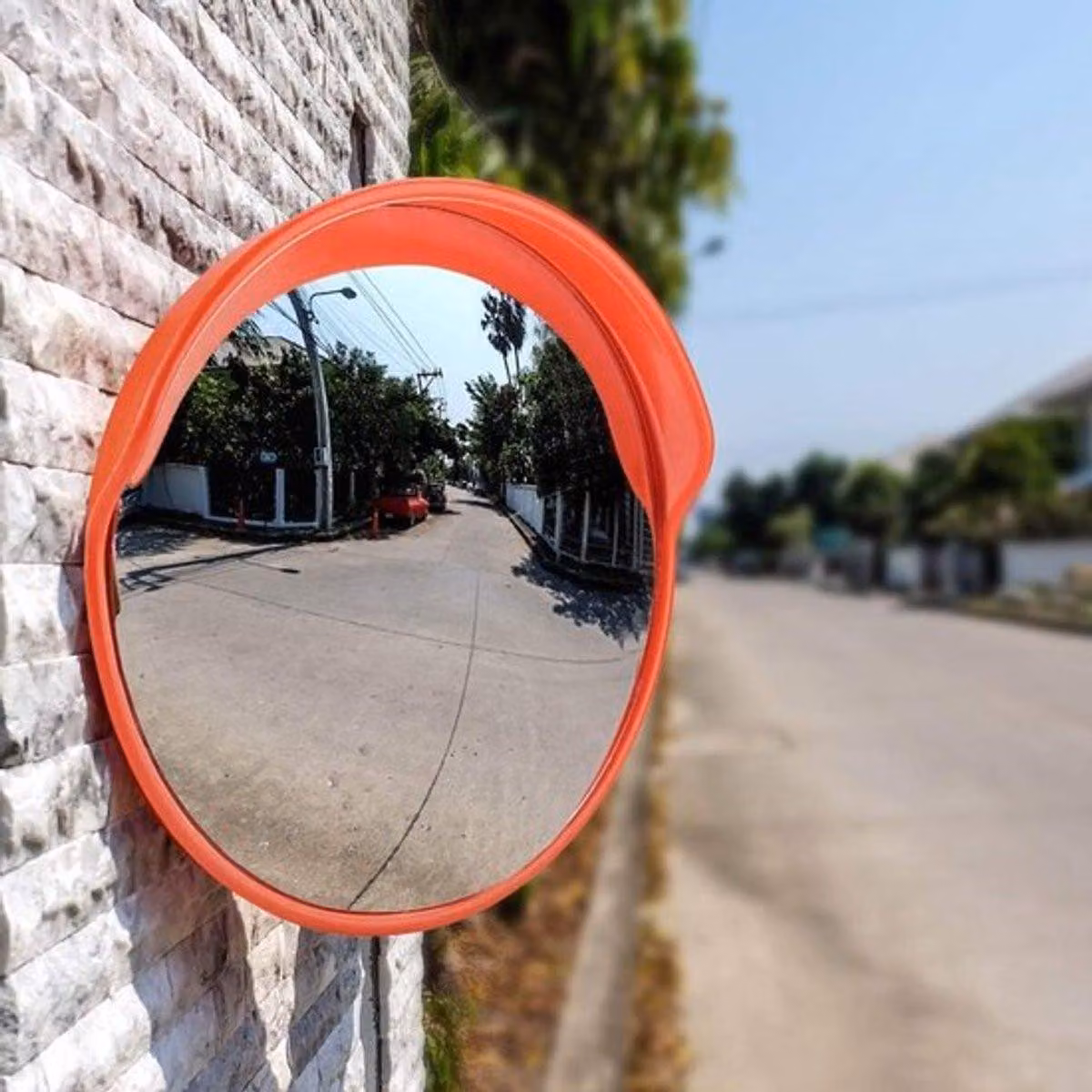 Specchio di sicurezza convesso rotondo, diametro 45 cm. Ideale per una visibilità ottimale e maggiore sicurezza. Include materiale di montaggio e accessori, colore arancione