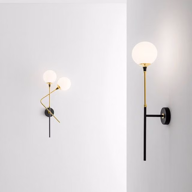 Stilnovo Galassia Applique a parete in ottone e vetro bianco con luce LED calda