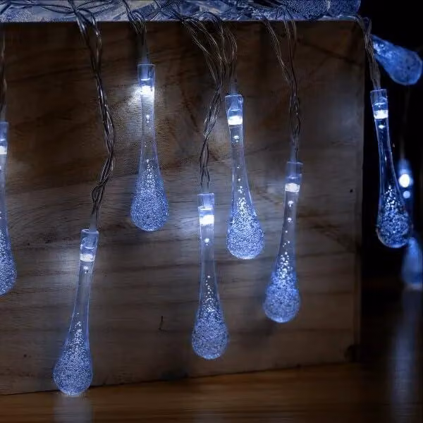 Catena luminosa a LED, lunghezza 2,5 metri, luce bianca fredda, alimentazione a 3 batterie AA, adatta per interni ed esterni