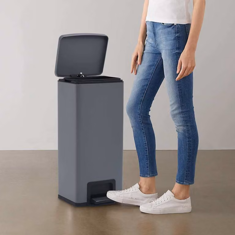 Pattumiera a Pedale vidaXL in Acciaio Inox Grigia con Chiusura Soft Close e Secchiello Interno Rimovibile, Capacità 30 L