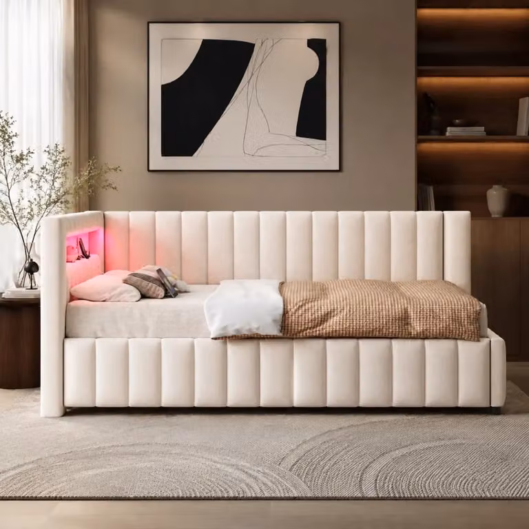 Divano letto a L Mivray in velluto beige con LED cangiante e porta USB, dimensioni L/P/H: 209 x 147,5 x 82 cm, superficie letto 140 x 200 cm
