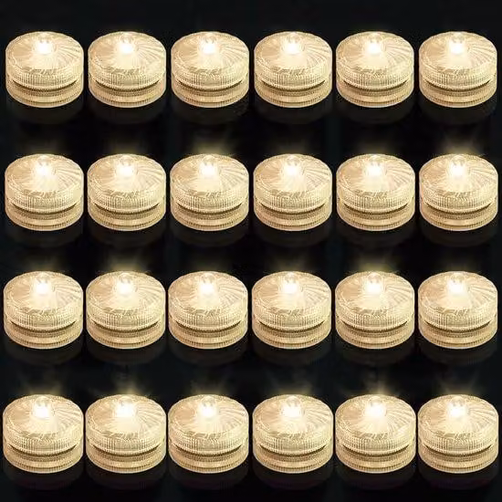 Ibenzoa® Set da 24 candele LED impermeabili – luce calda e tremolante simile a quella delle candele vere, grado di protezione IP68, alimentazione a batteria CR2032 (2 per confezione), autonomia fino a 100 ore, adatte per interni ed esterni
