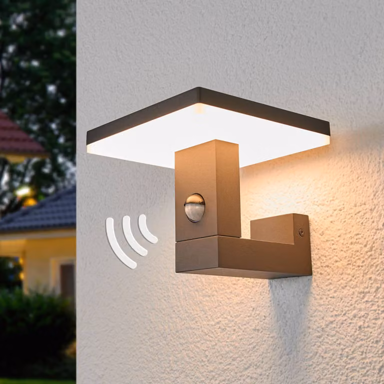 Lucande Applique da esterni LED Olesia, 15 cm, sensore, IP54 Olesia, Nero, Alluminio, Moderno