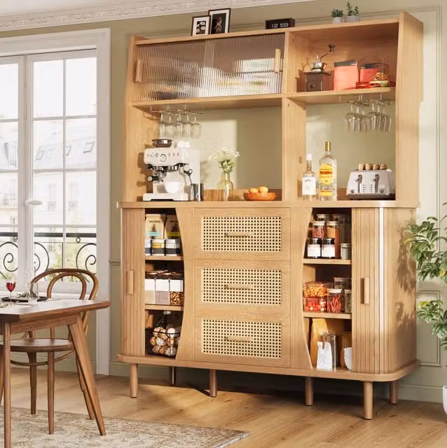 Buffet in stile naturale con ante scorrevoli in vetro e finitura in MDF, 140x40,5x174,5 cm, design vintage in legno e rattan