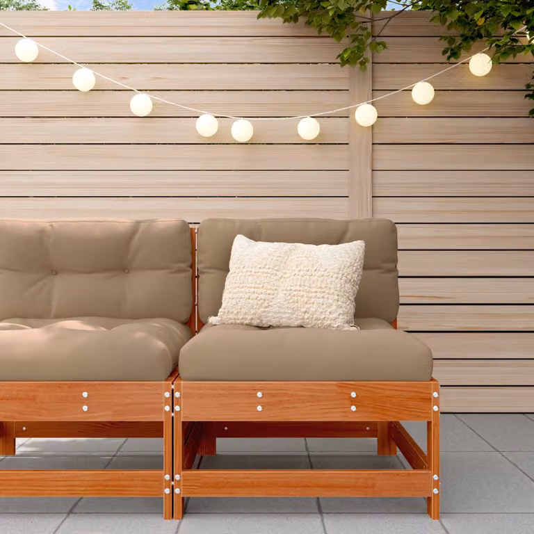 vidaXL Divano da giardino medio in legno di pino massiccio marrone cera con cuscini beige