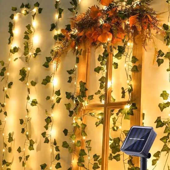 Catena luminosa solare per esterni, con foglie artificiali e 100 LED a luce calda
