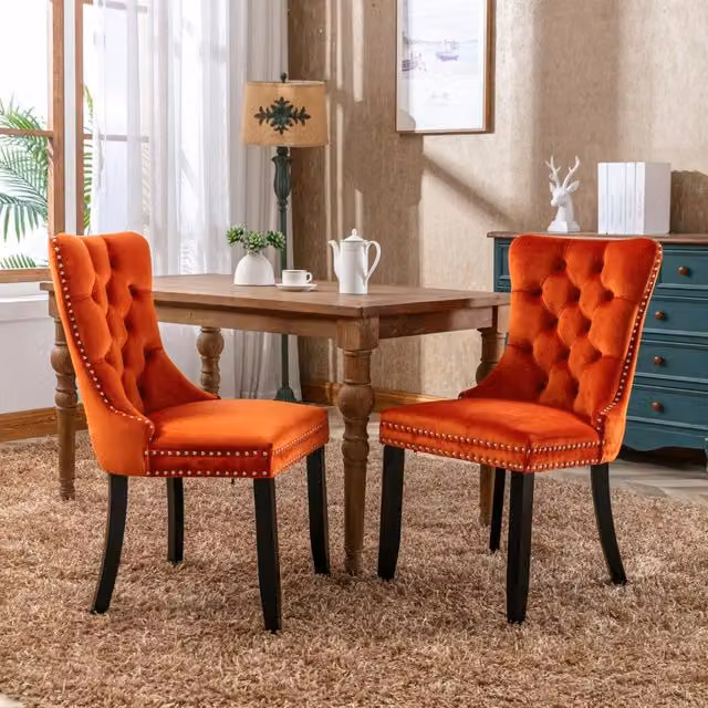 Sedia da pranzo OKWISH in velluto arancione con schienale alto, seduta imbottita e struttura in legno massello – 1