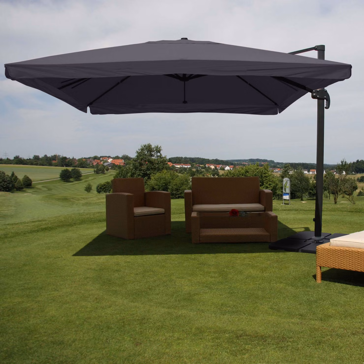 Ombrellone a semaforo per la ristorazione MCW-A96, 3x4 m (Ø 5 m), poliestere, alluminio/acciaio, 26 kg ~ Flap, antracite con base
