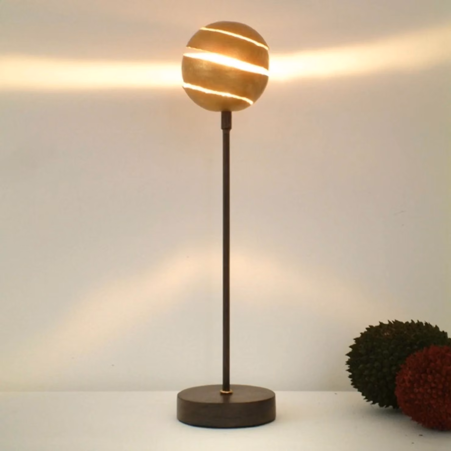 Holländer Lampada da tavolo KUGELBLITZ, Ottone / Oro, Soggiorno / Sala da pranzo, Metallo, Moderno, Lampada da tavolo