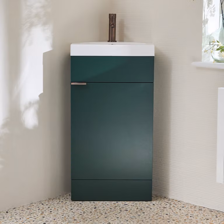 Mobile Bagno a Terra Angolare Verde Scuro da 450mm con Lavabo e Maniglia con Impugnatura a Dito in Bronzo Spazzolato - Cluo