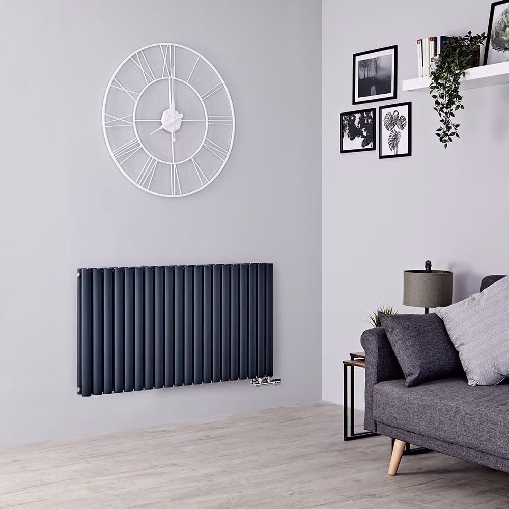 Hudson Reed Revive - Radiatore di Design in Alluminio Orizzontale (Pannello Doppio - Attacchi Centrali) 635mm x 740mm - Antracite