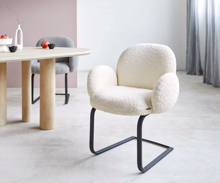 DELIFE Sedia a dondolo Nube-Flex con braccioli, rivestita in tessuto bouclé bianco. Sedia a dondolo dal design minimalista, colore nero, con molle insacchettate