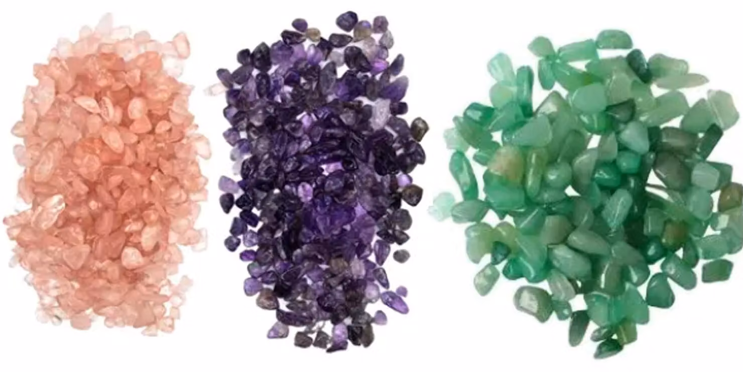 Doccia con pietre del chakra per il rilassamento