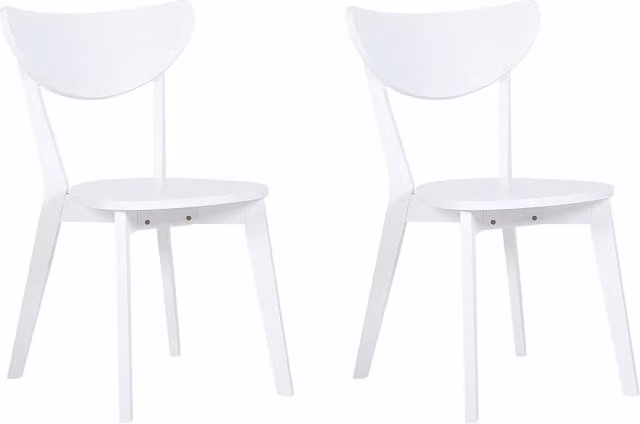 Set di 2 sedie da pranzo BELIANI in stile scandinavo con seduta in MDF bianco laccato e gambe in legno di gomma, schienale curvo senza braccioli