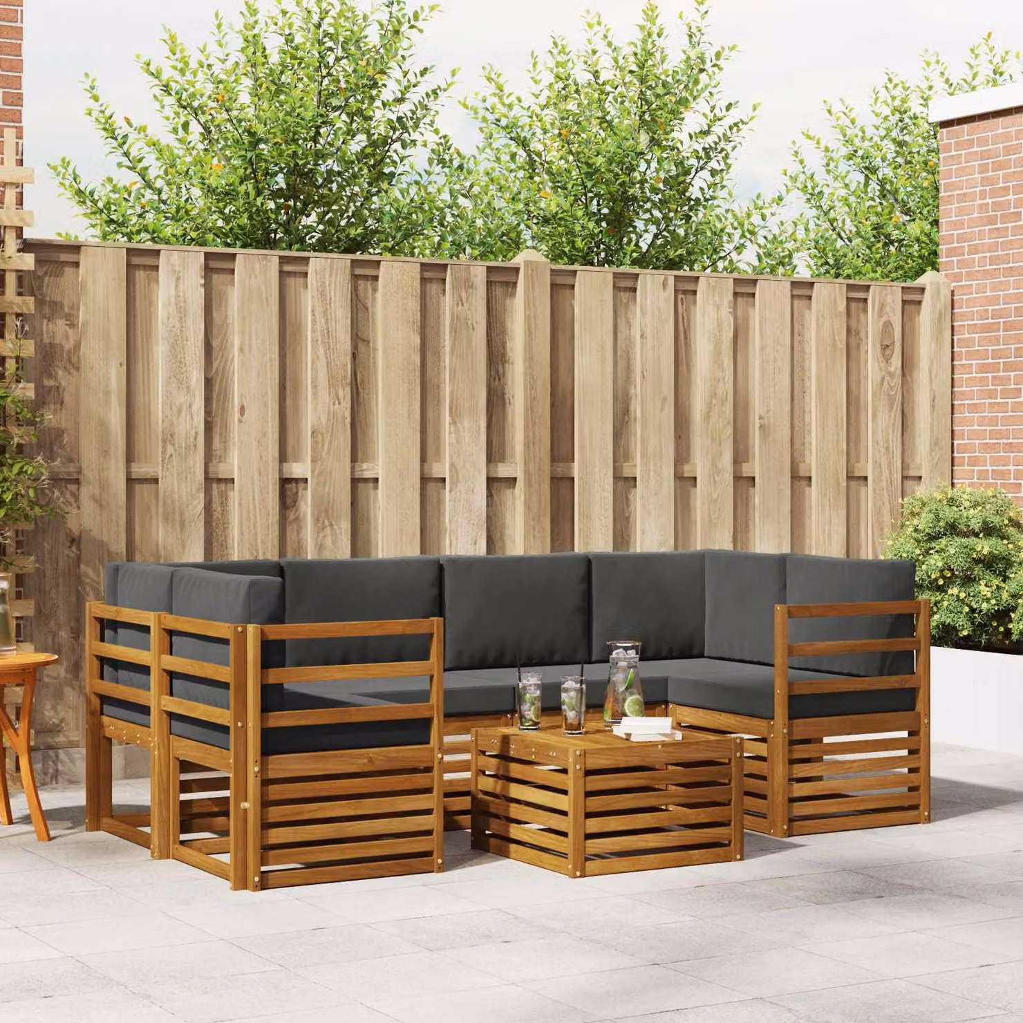 vidaXL Set di divani da esterno moderno a L in legno di acacia con cuscini, 7 pezzi, Antracite e Marrone