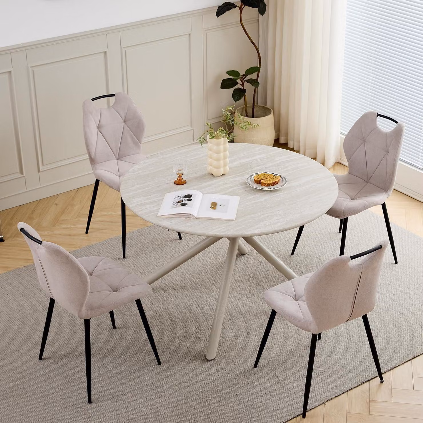 Set da pranzo composto da tavolo e 4 sedie, tavolo rotondo di 115 cm di diametro, rivestimento in lino, colore grigio chiaro e beige