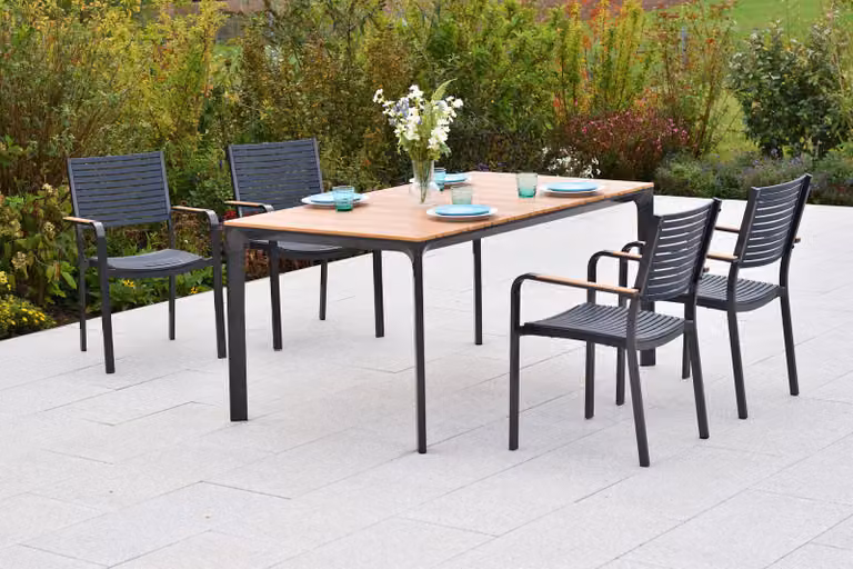 Set di mobili da giardino Merxx Paliano, 5 pezzi, 4 sedie impilabili, tavolo 156x90 cm - acciaio/plastica