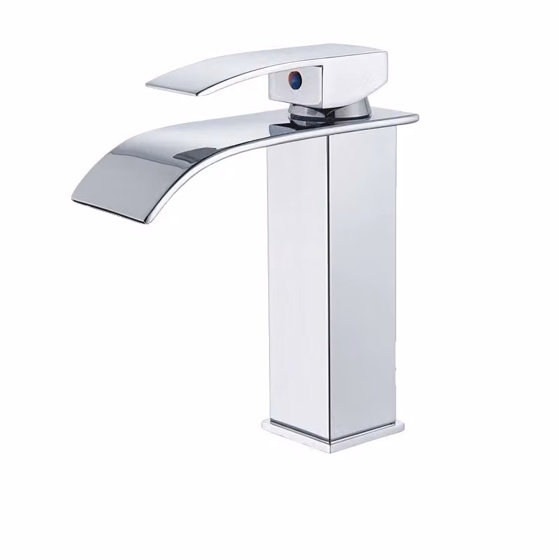 Rubinetto da bagno, design a cascata, controllo dell'acqua calda e fredda, finitura cromata