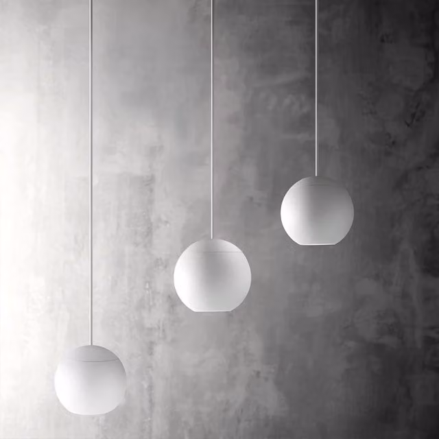 Lampada a sospensione Gea Guya con LED regolabile in alluminio e plastica, disponibile in bianco, nero o oro/ottone