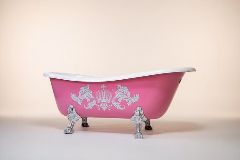 Pompöös by Casa Padrino Vasca da bagno freestanding di Harald Glööckler Rosa / Argento / Bianco 1695 mm con piedini a forma di leone color argento - PEZZO DA ESPOSIZIONE-