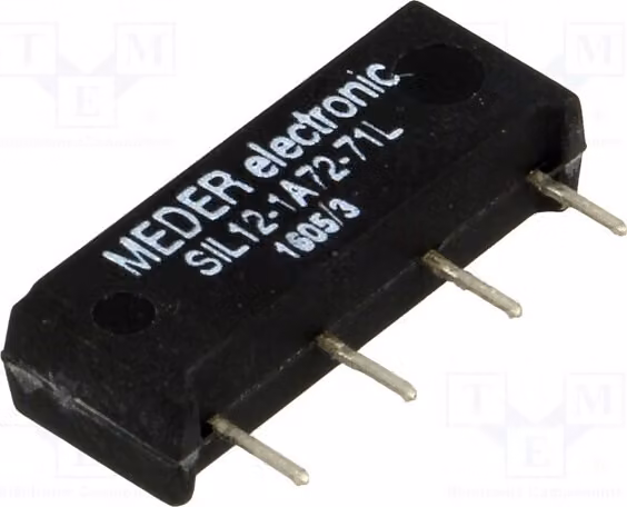 1 relè: contatto Reed, tensione massima 200 VDC, corrente massima 1,25 A. Bobina: 12 VDC, potenza 145 mW. Codice prodotto: 12-1A72-71L. Elettromagnete