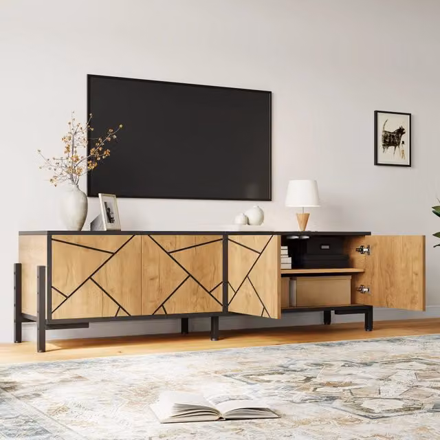 Mobile TV con 4 ante geometriche in MDF color legno naturale e nero su 6 gambe in metallo 153 × 40 × 50 cm