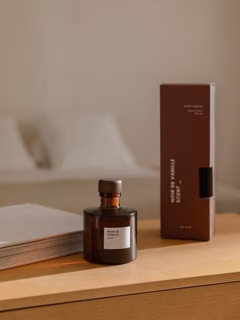 Diffusore di fragranza a bastoncini Mikado Noir de Vanille Kenay Home, profumazione gourmand, 23 ml