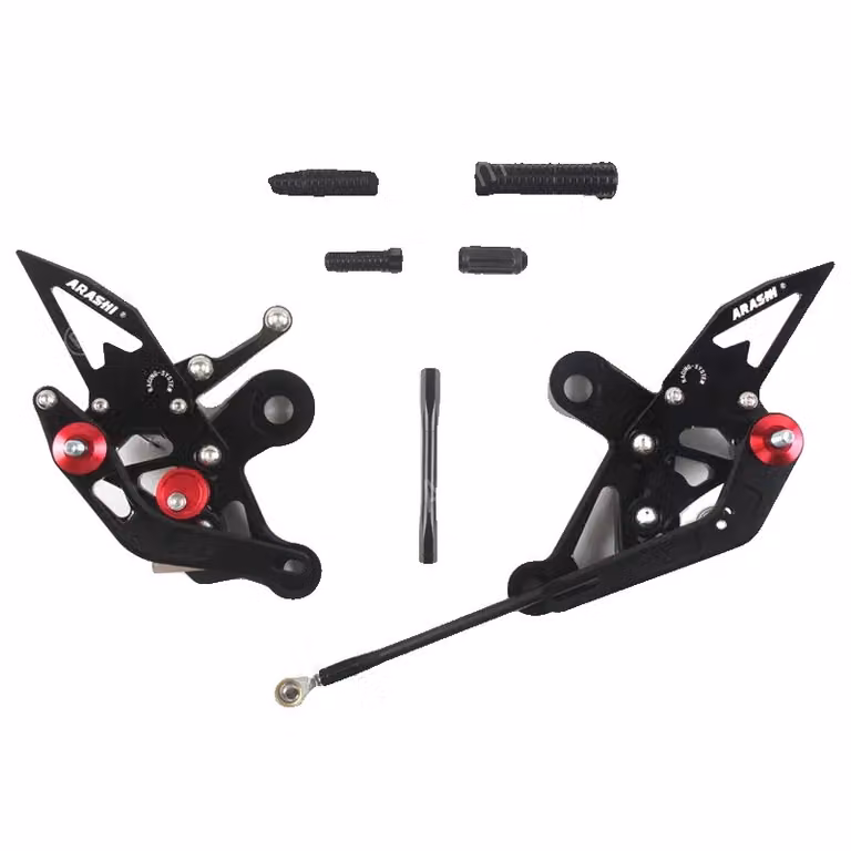 Set di poggiapiedi regolabili, realizzati in alluminio resistente, compatibili con diversi modelli Yamaha, colore nero