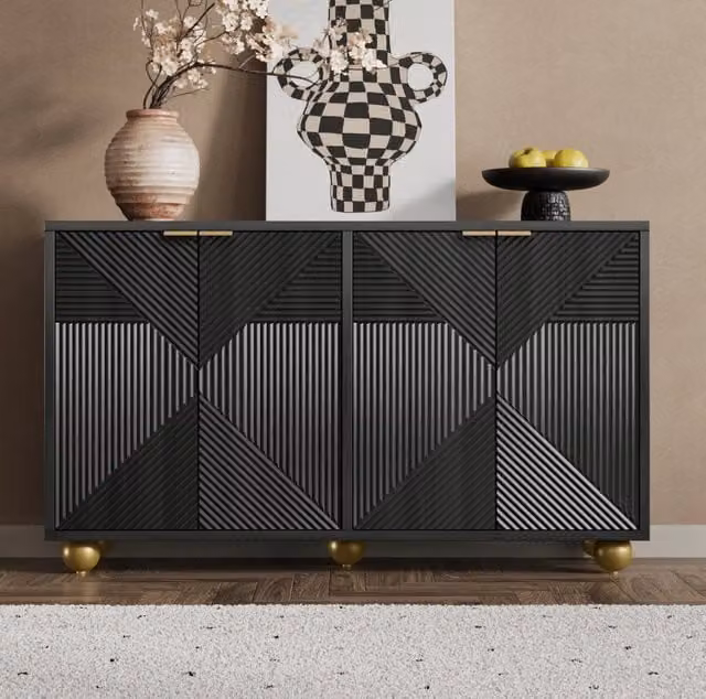 Credenza moderna MODFU con 4 ante e dettagli geometrici in nero e oro, realizzata in MDF opaco