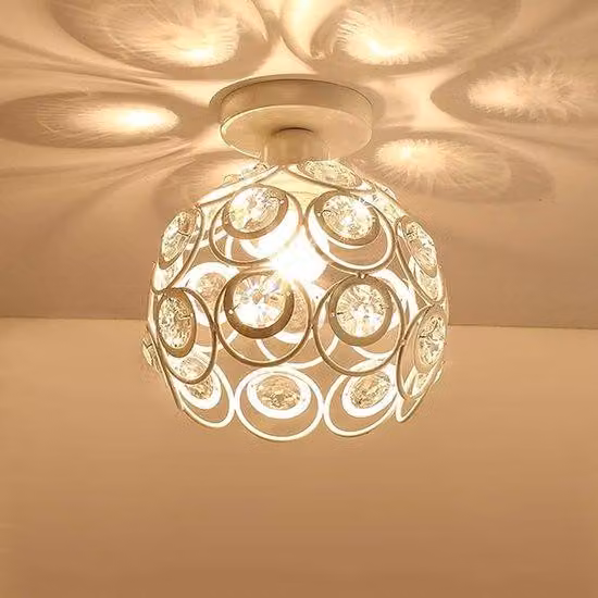 Lampada in cristallo in miniatura, con supporto in metallo realizzato a mano, ideale per corridoi, atri, ingressi, passaggi, armadi e arredamento d'interni.