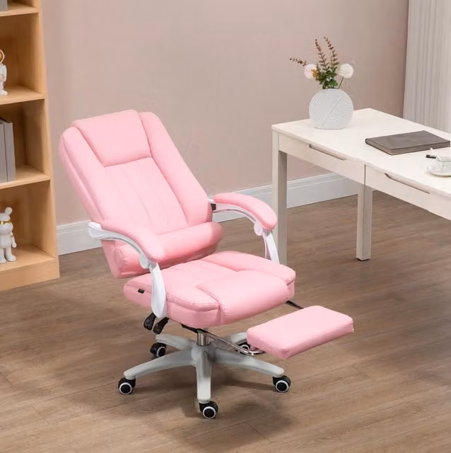 Sedia da ufficio in similpelle rosa con poggiapiedi, schienale reclinabile e altezza regolabile