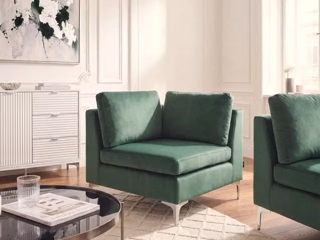 Divano ad angolo singolo in velluto verde Beliani con gambe in metallo argento in stile glamour