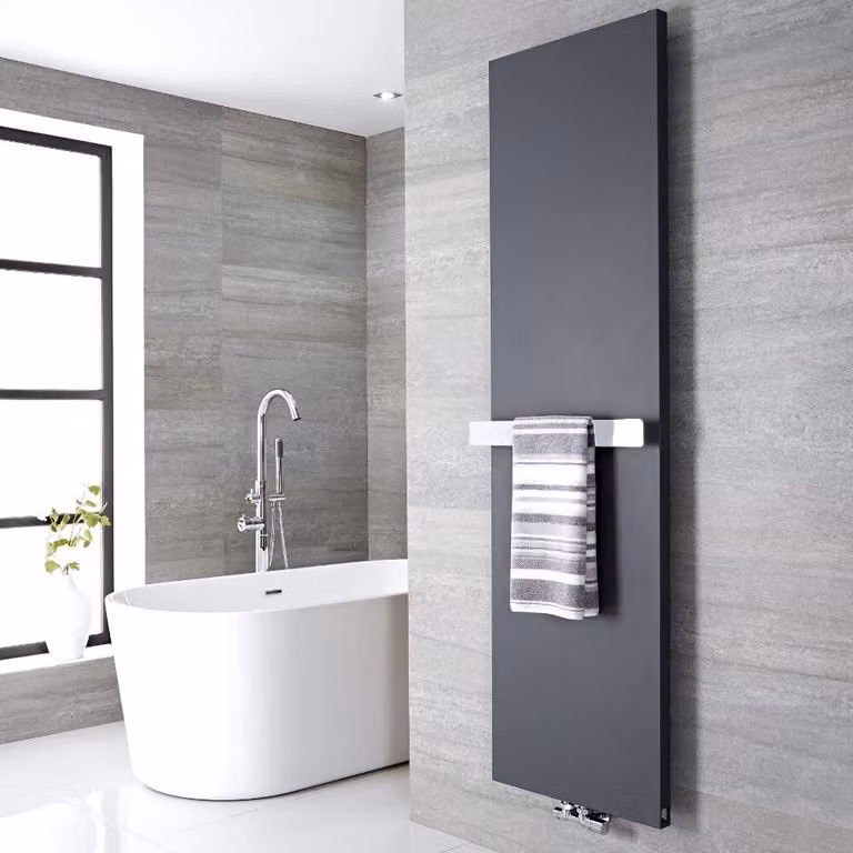 Radiatore Verticale Design Con Porta Asciugamani Antracite 1800x600mm - 1404w - Rubi