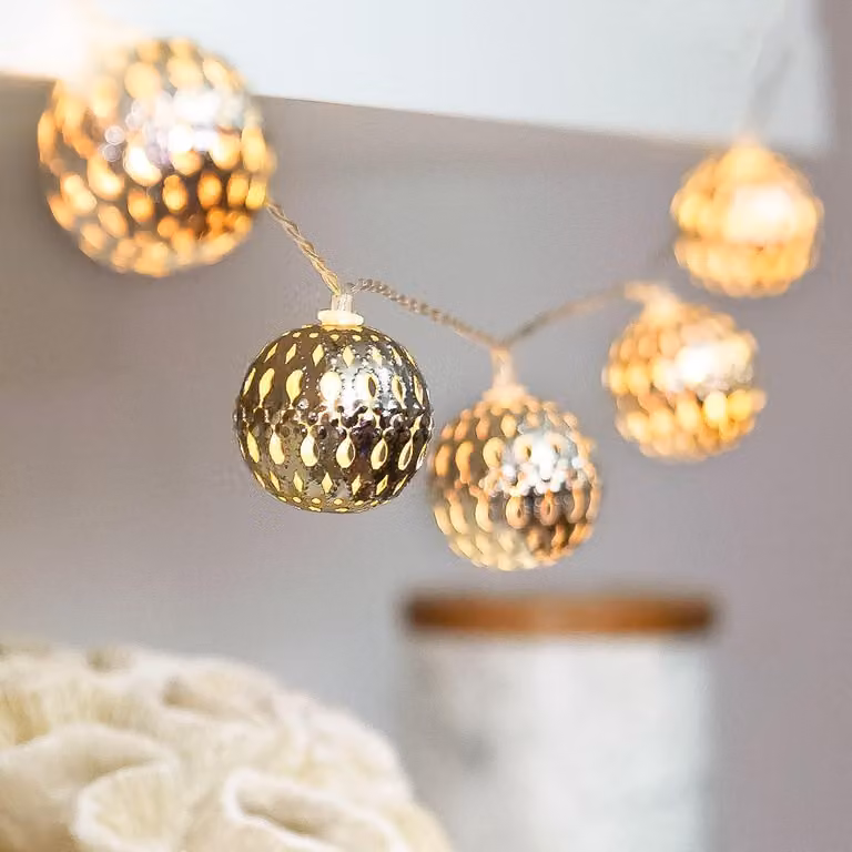 Catena luminosa con 16 LED bianco caldo, design marocchino, alimentata a batteria
