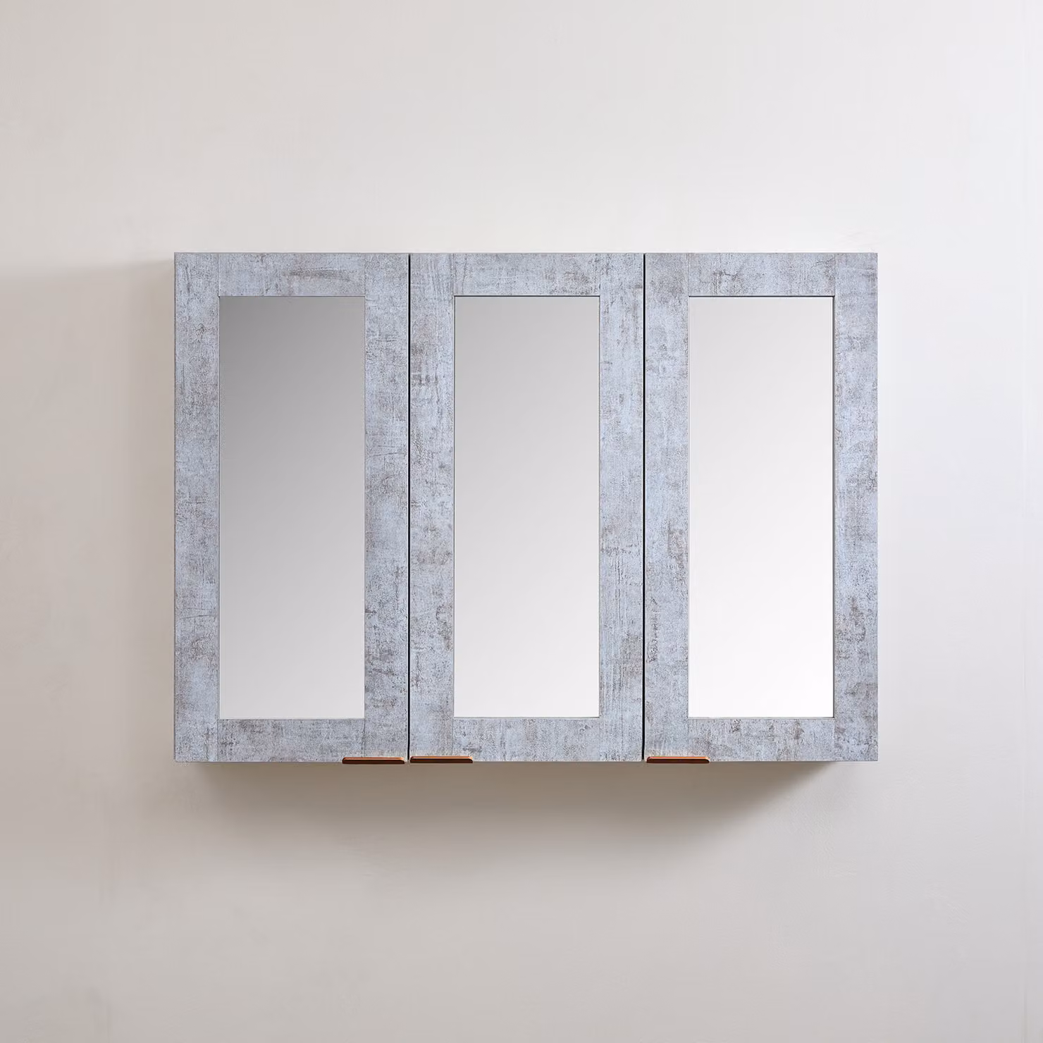 Mobiletto a Specchio da 600mm x 650mm Grigio Cemento - Completo di Maniglie con Impugnature a Dito Rame Satinato - Cluo