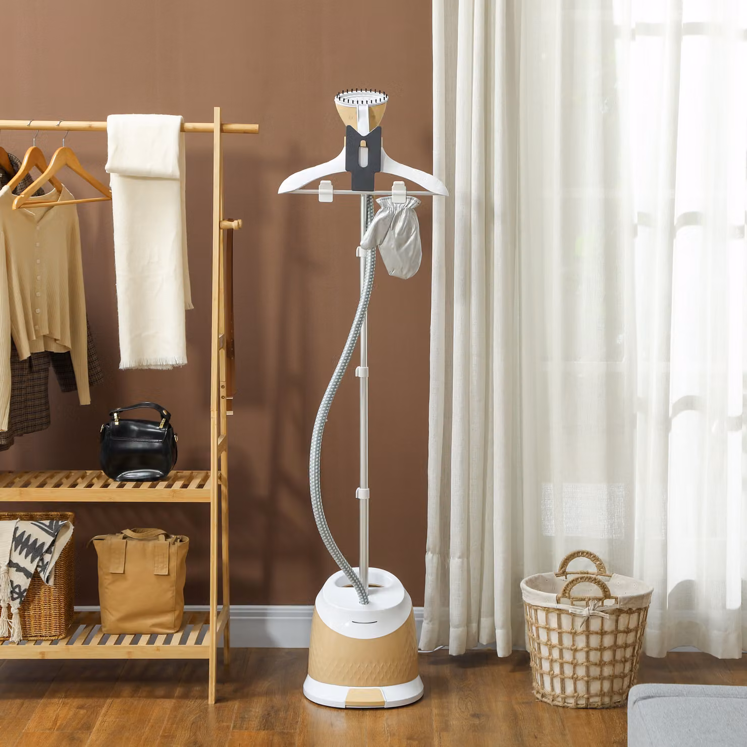 Ferro da stiro verticale a vapore HOMCOM 1800W con serbatoio da 1.8L, altezza regolabile e accessori, Oro – 2