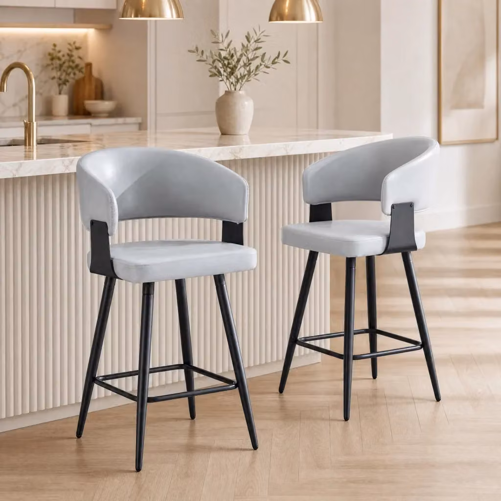 Sedia da pranzo MIVRAY in similpelle grigia con braccioli e gambe in metallo nero, H 83 x L 45,5 x P 57,5 cm – 2