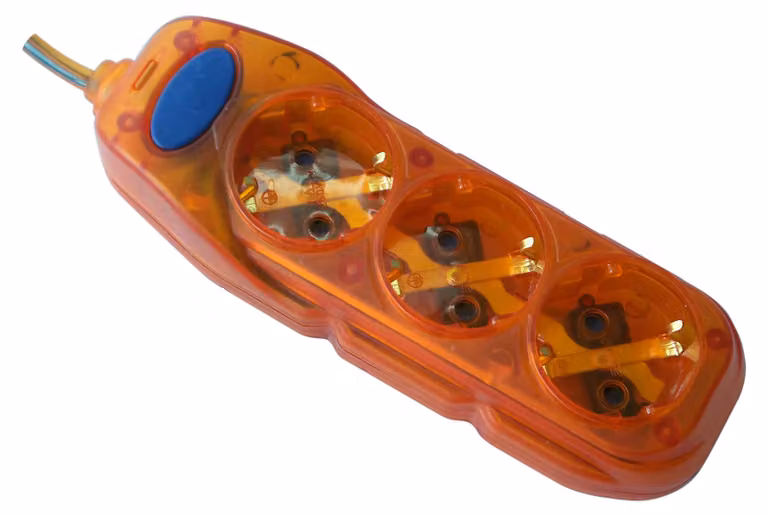 Electraline 59642, ciabatta multipresa a 3 prese con interruttore, cavo da 1,5 metri / Multipresa
