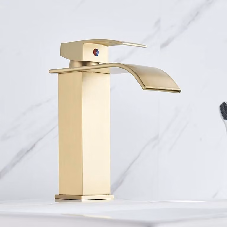 Miscelatore per lavabo - Bocca a cascata - Monocomando - 1 foro - Acqua calda/fredda - Cartuccia in Vetroceramica - Corpo in ottone - Oro spazzolato