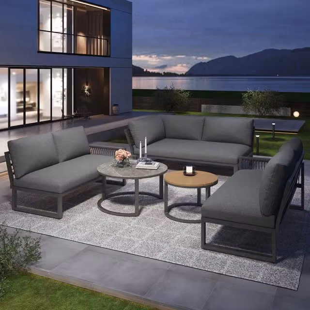 Set da giardino moderno OKWISH con divano angolare a L, due tavolini e cuscini in poliestere grigio resistente ai raggi UV e struttura in acciaio verniciato a polvere