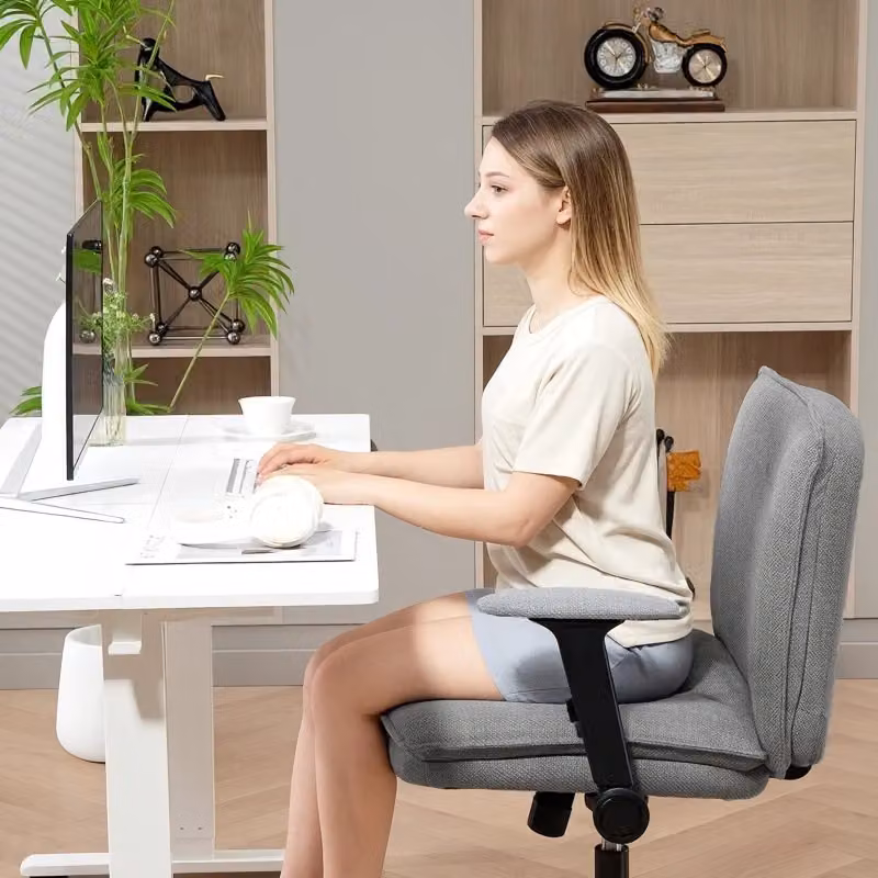 Sedia da ufficio girevole con braccioli ribaltabili e seduta in tessuto grigio, H 97 x L 120 x P 70 cm – 2